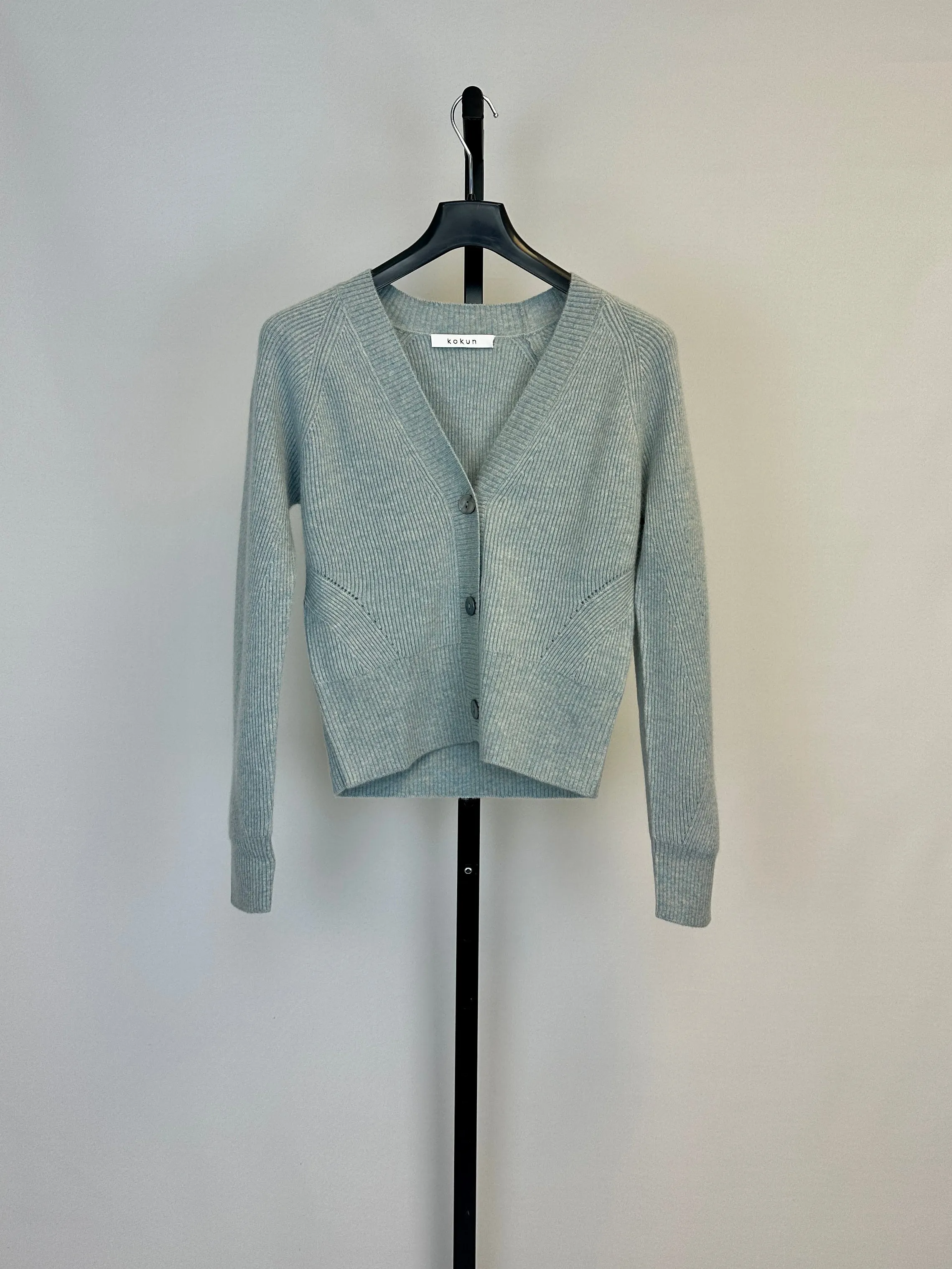 Kokun Cropped V Cardigan
