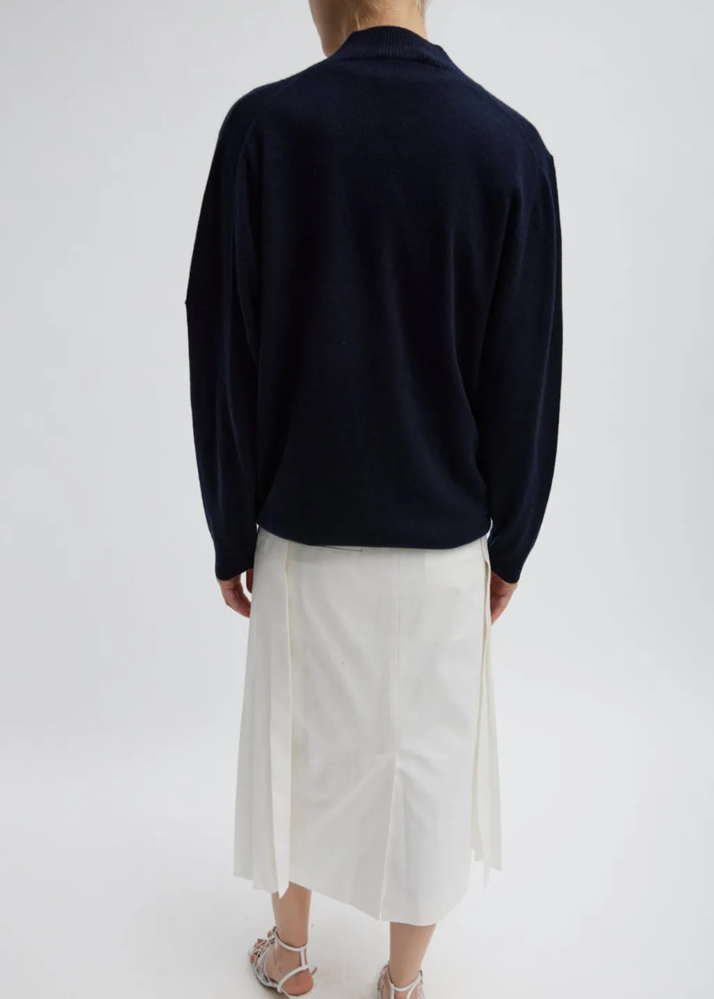 Tibi Washable Cashmere Warp V-Neck Pullover in Navy