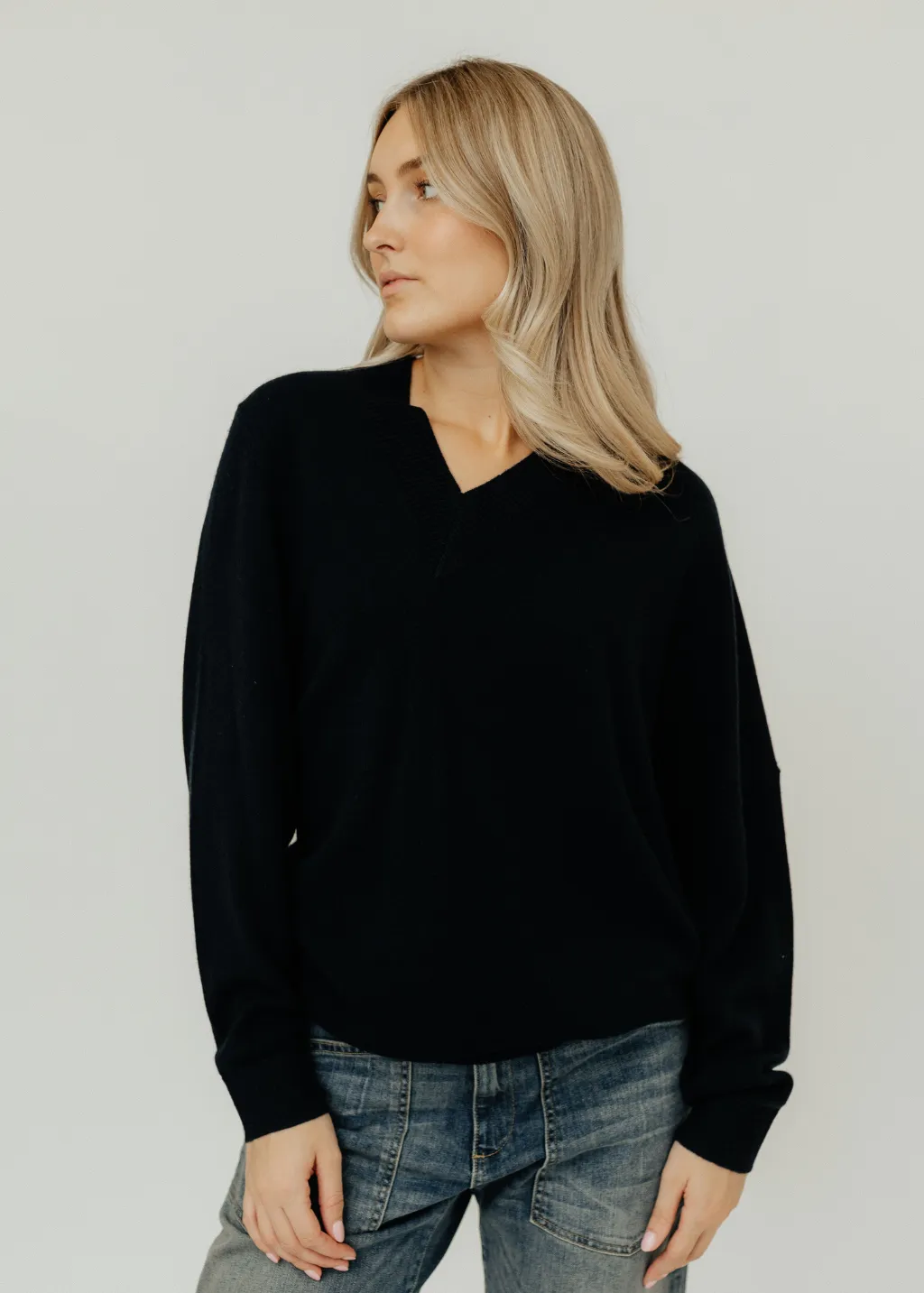 Tibi Washable Cashmere Warp V-Neck Pullover in Navy